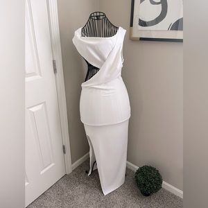 Off white, one shoulder dress 👗 great for a night out!!!